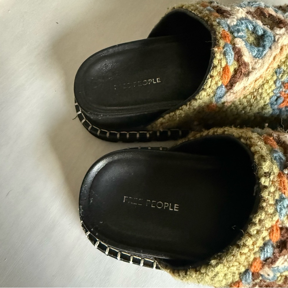 FREE PEOPLE • Magic carpet mules slides - botanical combo - size 6 - Picture 7 of 10
